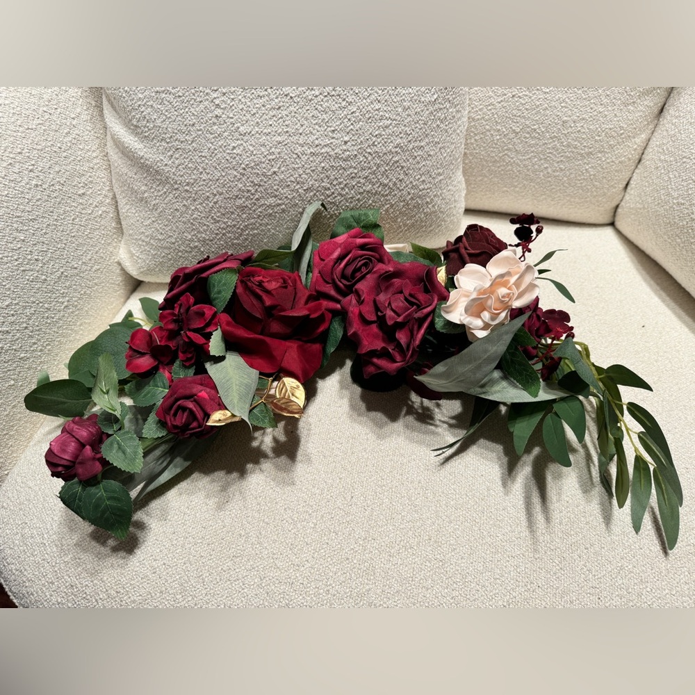 Ling’s Moments Rose Red and Gold small garland